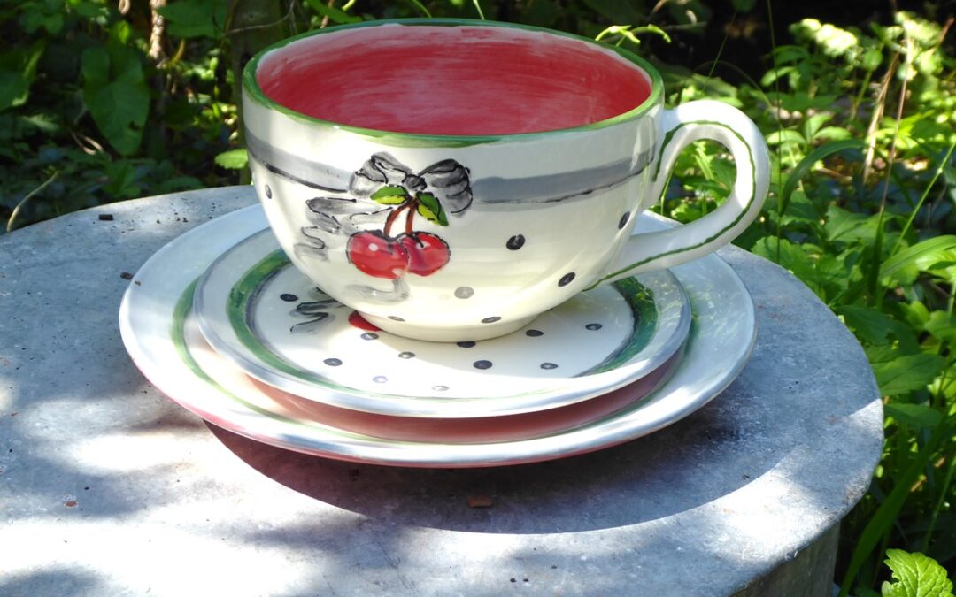 Geschirr bemalen im Keramik-Treffpunkt