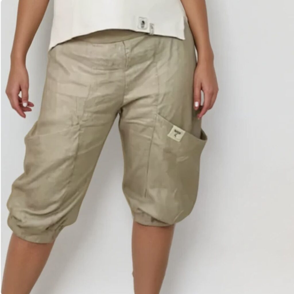 Detailansicht der kurzen Hose des Schnittmusters Zoé von TOSCAminni-Schnittmanufaktur -