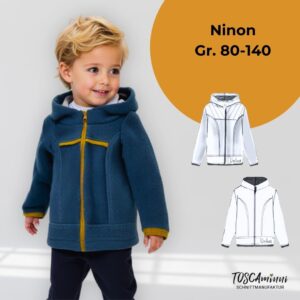 Kind trägt eine selbstgenähte blaue Übergangsjacke mit Kapuze und gelbem Reißverschluss – Schnittmuster Übergangsjacke Kinder Gr. 80–140 | TOSCAminni