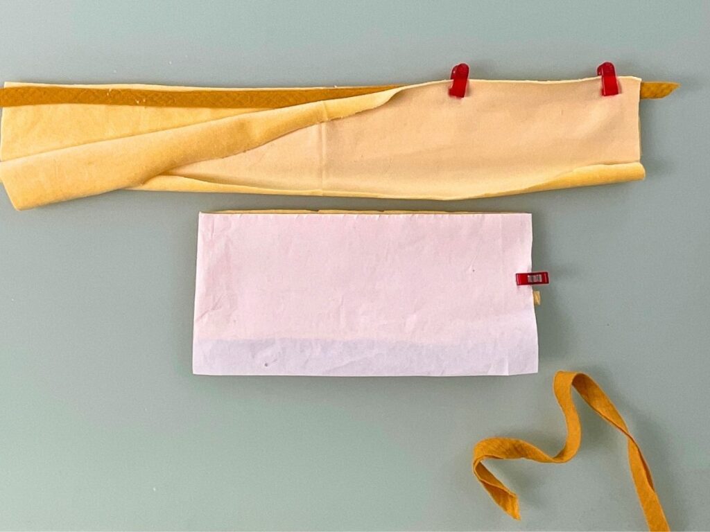 Stoffreste vernähen – Bündchen und kleine Zuschnitte aus Reststoffen weiterverwerten | TOSCAminni