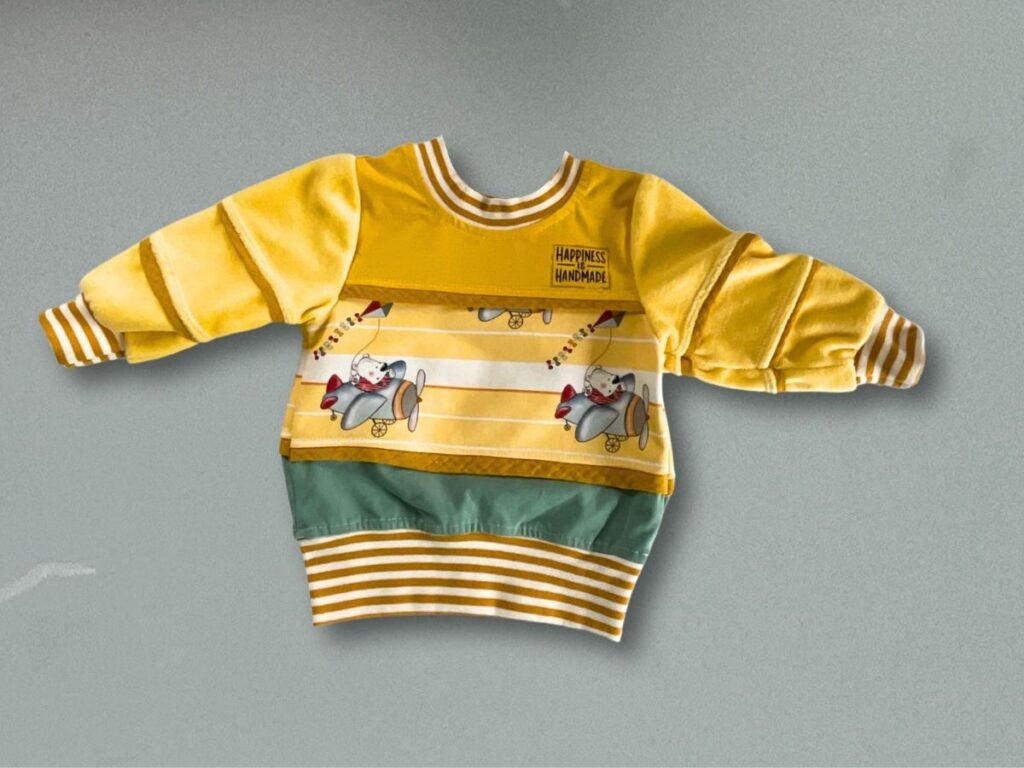 Stoffreste vernähen – Pullover aus Jersey- und Bündchenresten zusammensetzen | TOSCAminni