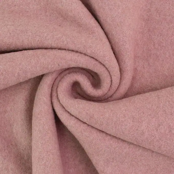 Nahaufnahme von hochwertigem Wollwalk in altrosa– ideal zum Walkstoff nähen von warmen Mänteln und Jacken von Stoffe Hemmers